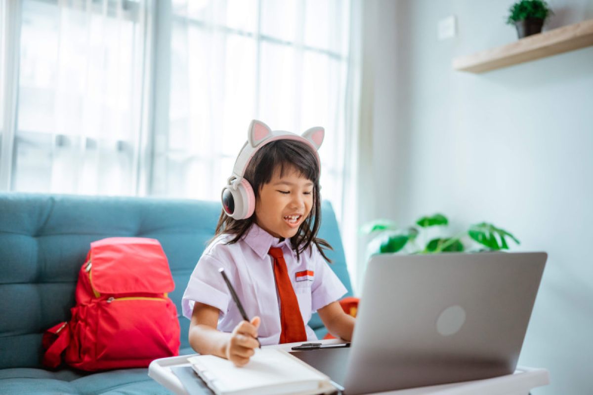 Sekolah Tanpa Tembok: Apakah Ruang Kelas Masih Relevan di Era Digital?