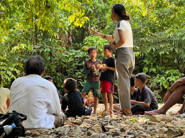 Sekolah Hutan di Kalimantan: Belajar Matematika Sambil Mengenal Orangutan